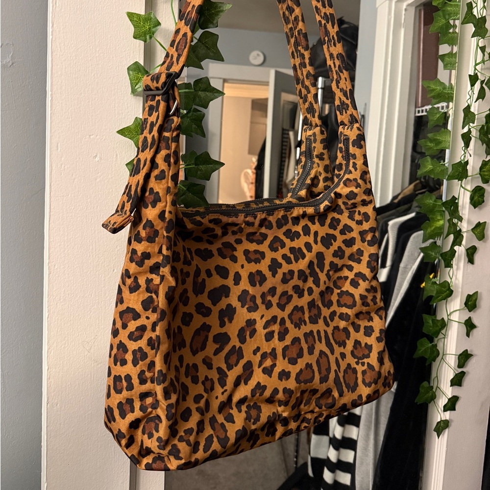 BAGGU leopard nylon shoulder bag